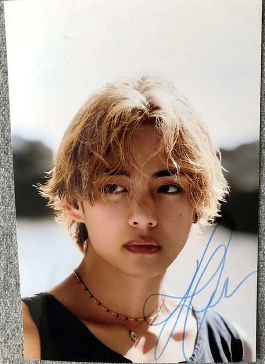 High-definition photo of V from BTS with his genuine hand signature in real ink