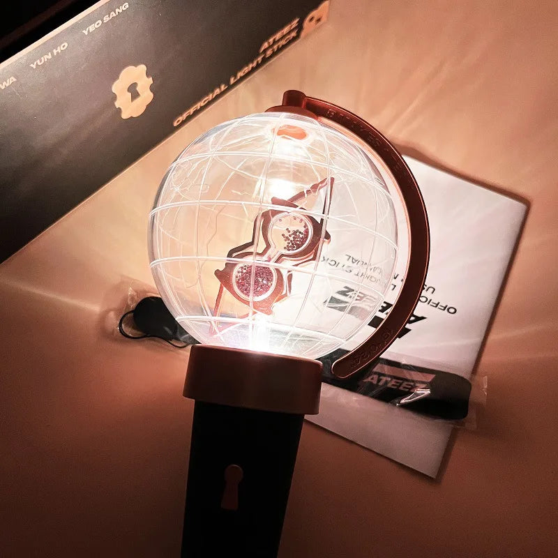 ATEEZ Lightstick - LIGHTINY illuminated in red aurora mode, creating a dynamic and captivating lighting effect.